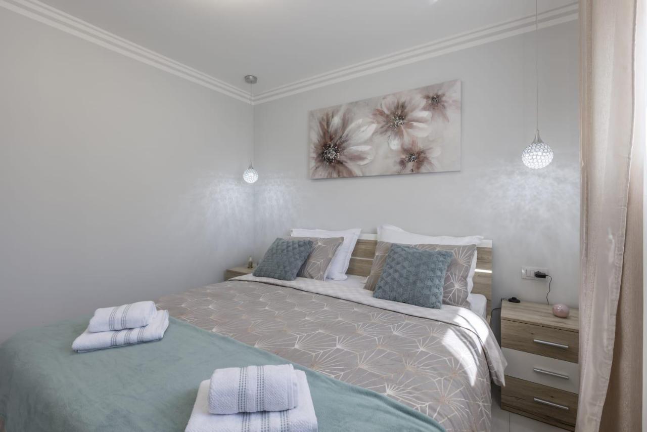 Royal Rose Gold Apartment Vodice Eksteriør billede